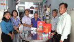 Đoàn lãnh đạo thành phố Thủ Dầu Một thăm, tặng quà gia đình chính sách