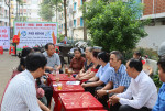 Nhân dân khu phố 8 phường Định Hòa ủng hộ đồng bào miền Bắc khắc phục thiên tai tại buổi cà phê sáng- Trao đổi với nhân dân