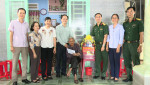 Đoàn lãnh đạo thành phố Thủ Dầu Một thăm và tặng quà Mẹ Việt Nam anh hùng và cán bộ Quân đội nghỉ hưu trên địa bàn