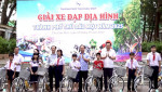Trao xe đạp tiếp sức đến trường cho các em học sinh có hoàn cảnh khó khăn trên địa bàn thành phố Thủ Dầu Một