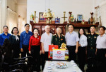 Bí thư Tỉnh ủy Bình Dương thăm tặng quà gia đình chính sách trên địa bàn thành phố Thủ Dầu Một