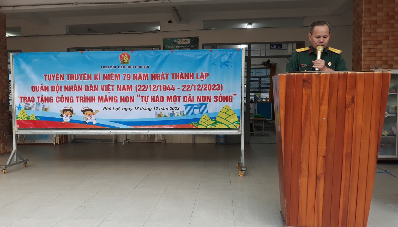 Chủ tịch Hội CCB phường tuyên truyền kỷ niệm 79 năm ngày thành lập QĐNDVN, 34 năm Ngày hội QPTD