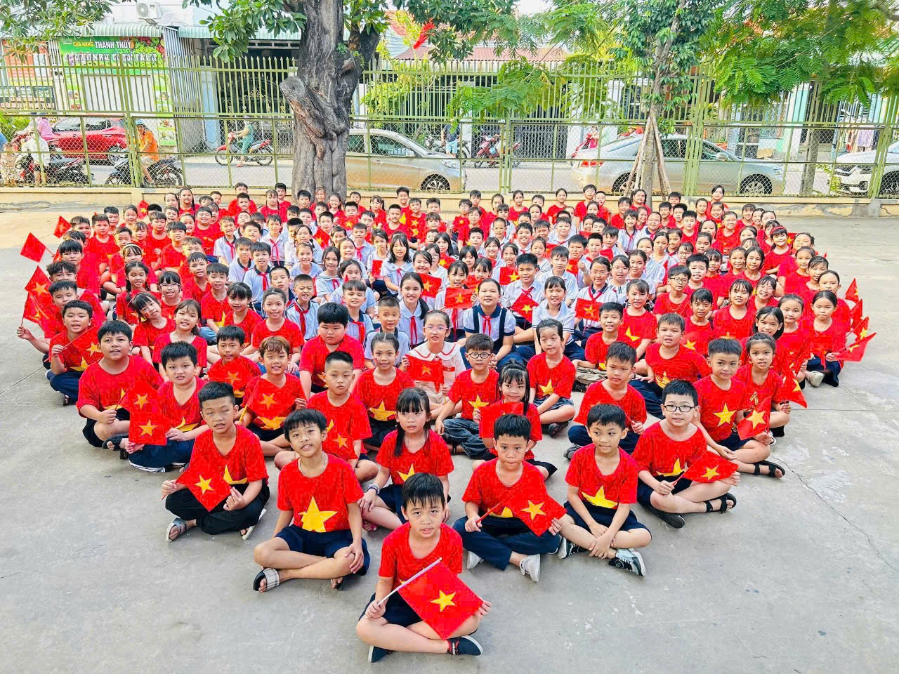 NGÀNH GIÁO DỤC VÀ ĐÀO TẠO THÀNH PHỐ THỦ DẦU MỘT HƯỞNG ỨNG NGÀY HỘI “THỐNG NHẤT NON SÔNG”