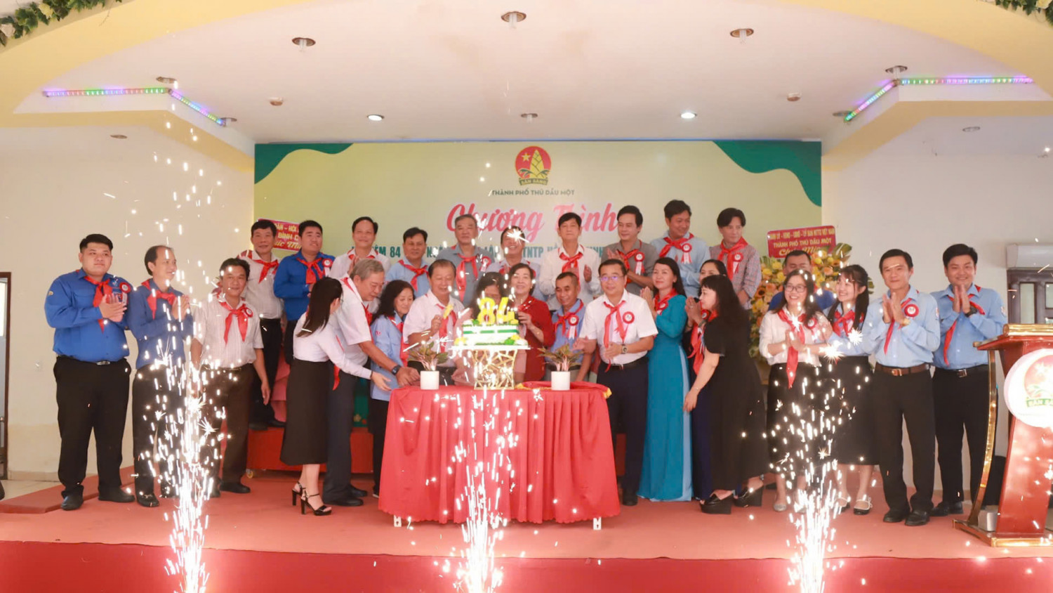 Hội đồng đội thành phố Thủ Dầu Một tổ chức Họp mặt kỷ niệm 84 năm ngày thành lập Đội TNTP Hồ Chí Minh