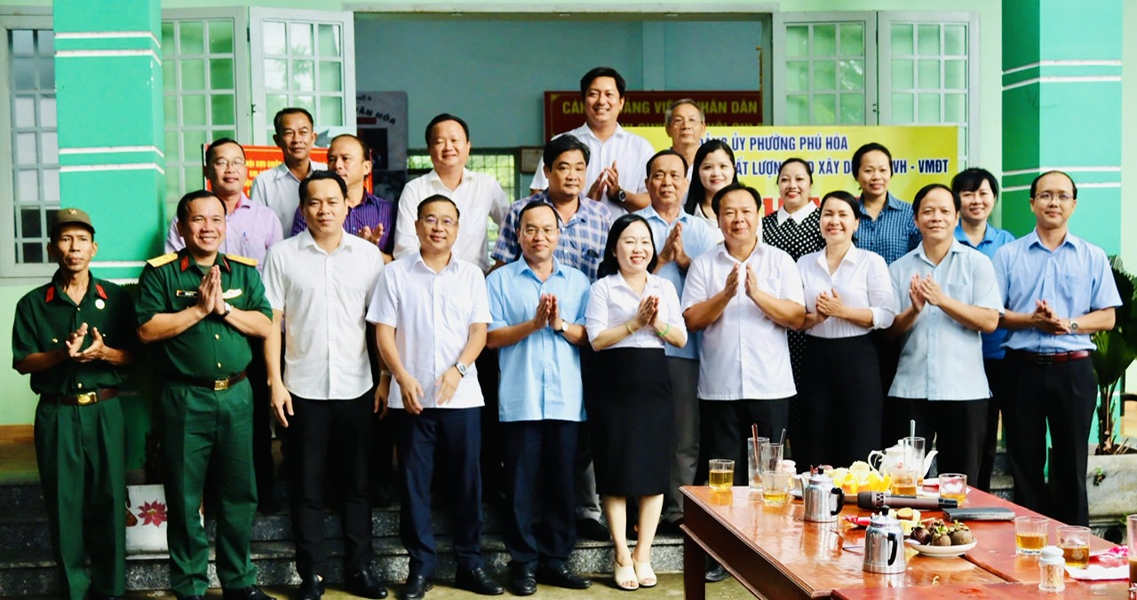 Lãnh đạo thành phố Thủ Dầu Một dự chương trình “Cà phê sáng – Trao đổi với nhân dân” Khu phố 6 phường Phú Hòa