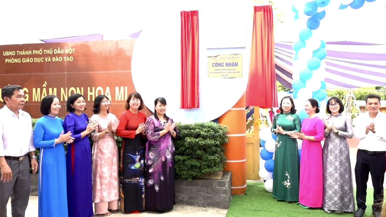 Trường Mầm non Họa Mi đón bằng công nhận Trường đạt chuẩn Quốc gia mức độ 1