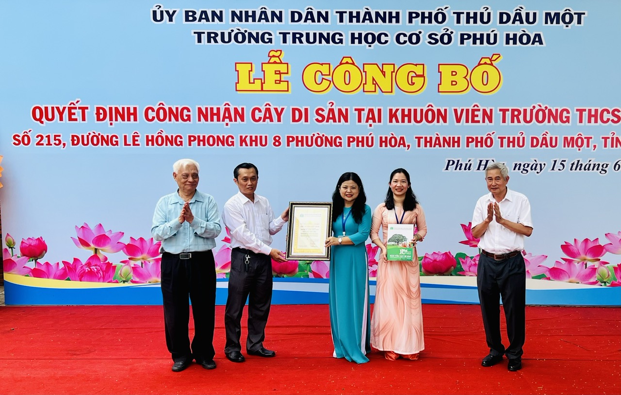 Trường THCS Phú Hòa tổ chức Lễ công bố cây di sản Việt Nam