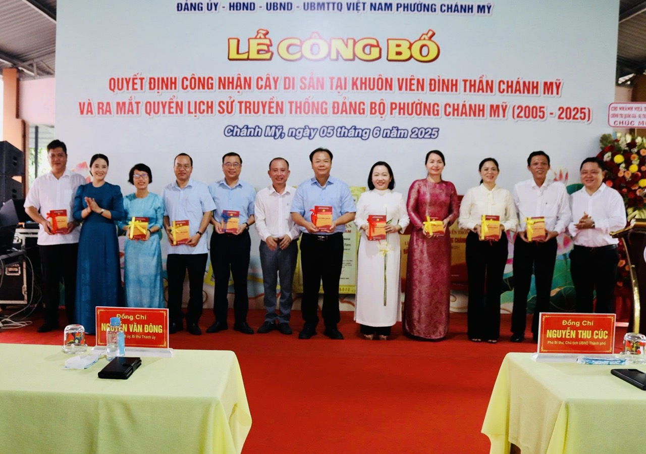 Phường Chánh Mỹ ra mắt Công trình Lịch sử truyền thống Đảng bộ phường và tổ chức Lễ công bố Quyết định công nhận cây di sản Việt Nam