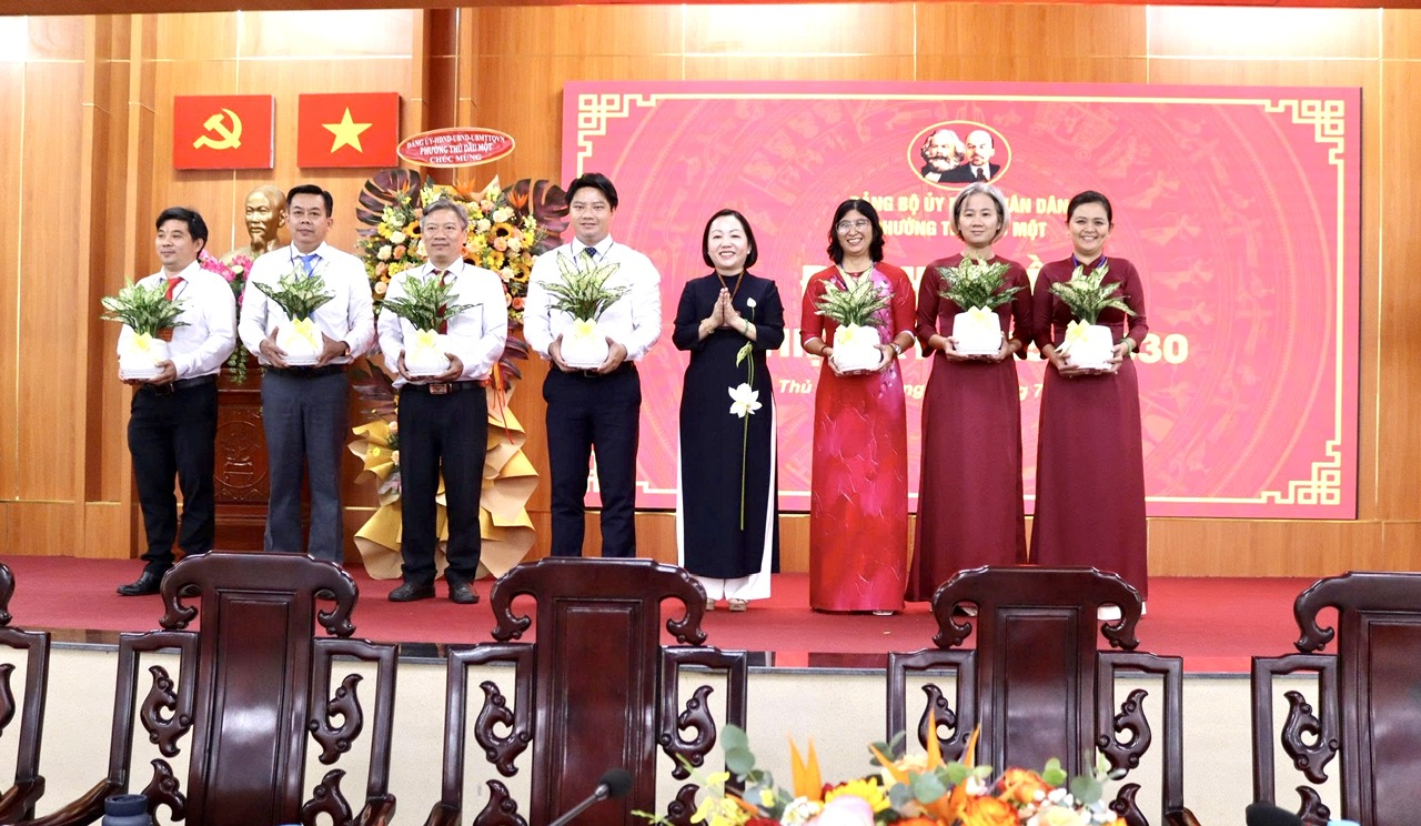 Nhiệm kỳ 2025-2030, Đảng bộ UBND phường Thủ Dầu Một – Tập trung thực hiện đột phá về công tác chuyển đổi số trong cải cách hành chính và đột phá về phát triển văn hóa – xã hội gắn với đô thị văn minh