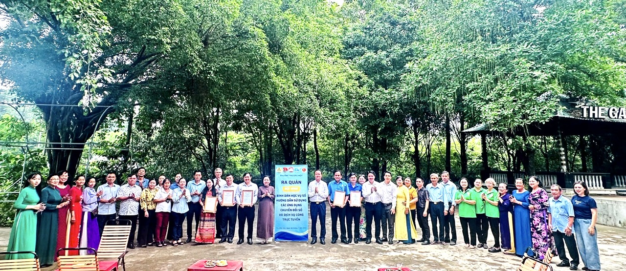 UBMTTQ Việt Nam phường Thủ Dầu Một ra mắt mô hình "Tổ hỗ trợ chuyển đổi số"