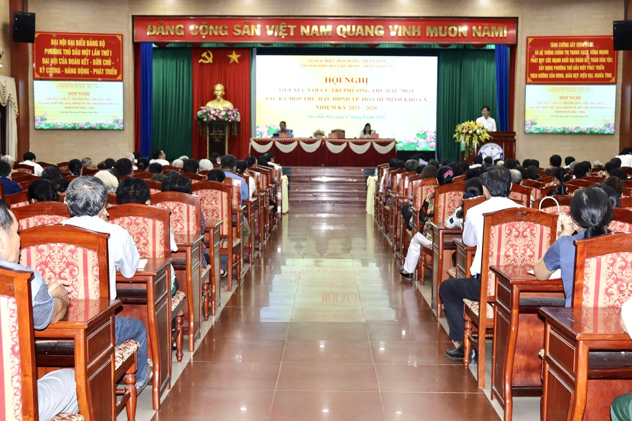 Chủ tịch HĐND Thành phố Hồ Chí Minh tiếp xúc cử tri phường Thủ Dầu Một